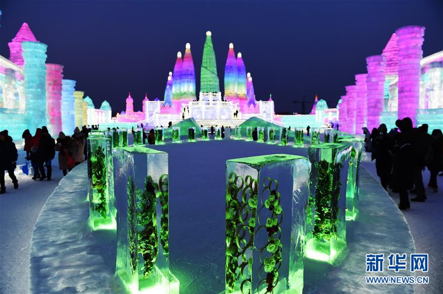 「色とりどり」の氷雪祭り　ハルビンで開(kāi)幕