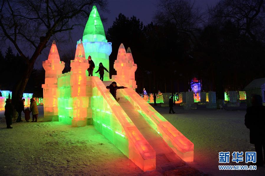 「色とりどり」の氷雪祭り　ハルビンで開(kāi)幕