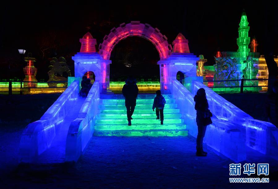「色とりどり」の氷雪祭り　ハルビンで開(kāi)幕