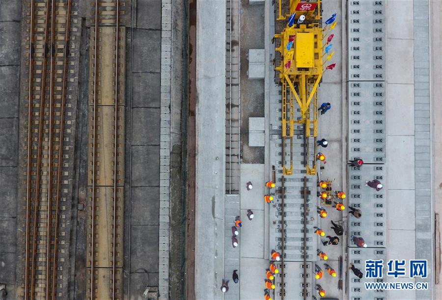 成貴高速鉄道の楽山-貴陽區(qū)間で軌道敷設工事スタート
