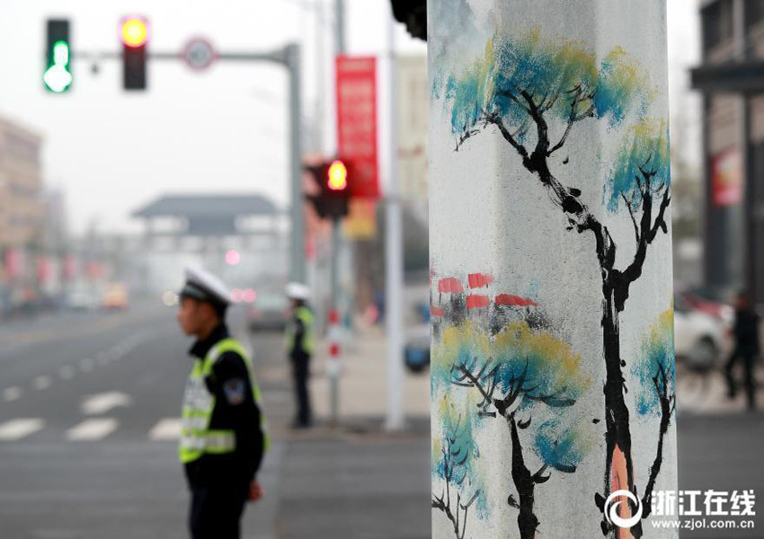 臺州市に美しい光景が出現(xiàn)　電信柱に描かれた風景畫　浙江省