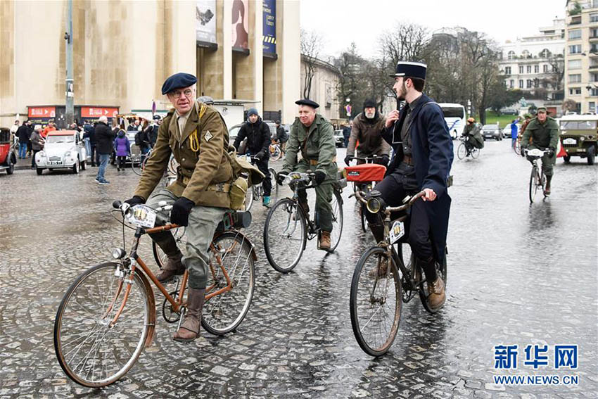 レトロな車やバイクが続々と　第18回クラシックカー冬季パリパレード