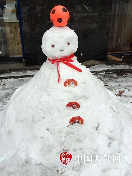 2018年初雪　ユニークな雪だるまが続々登場(chǎng)