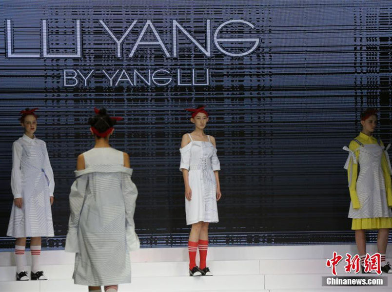  02           新進気鋭のデザイナーを発掘　「2017雄安ファッションフェスティバル」開催           河北省で「2017雄安ファッションフェスティバル」として行われた「第2回白洋淀（雄安?容城）國際ファッション文化イベント」の閉幕式が26日、無事終了した。