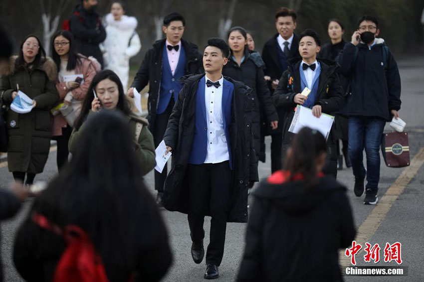 蕓術(shù)大學(xué)の入學(xué)試験にイケメン?美女が勢(shì)ぞろい　江蘇省
