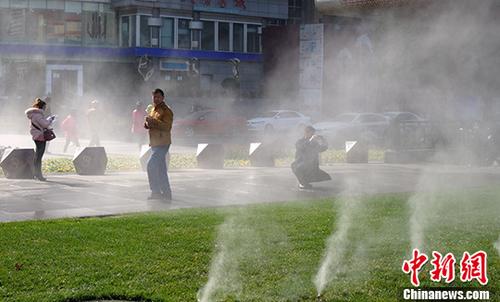 成都市の天府広場に「PM2.5対策の神器」導入　四川省