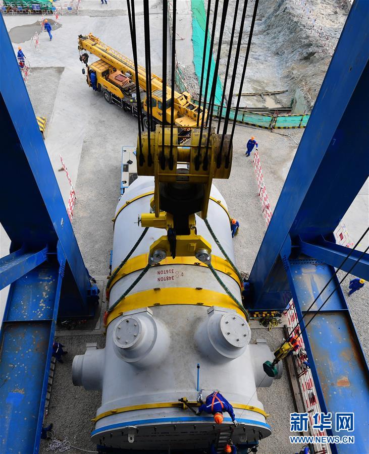 第3世代原子爐「華竜1號(hào)」の圧力容器の據(jù)え付けが開(kāi)始