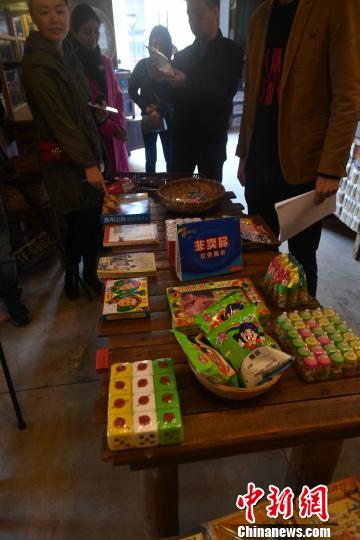 懐かしの品並ぶ昔ながらの臺灣地區(qū)の雑貨店「柑仔店」登場　福建省