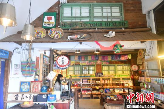 懐かしの品並ぶ昔ながらの臺(tái)灣地區(qū)の雑貨店「柑仔店」登場(chǎng)　福建省