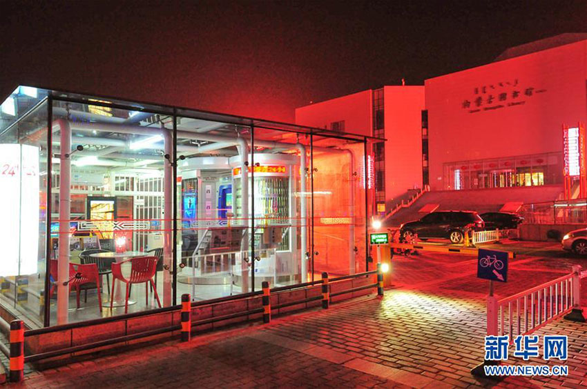 夜も多くの人が來(lái)館　內(nèi)モンゴルの24時(shí)間営業(yè)セルフサービス図書館