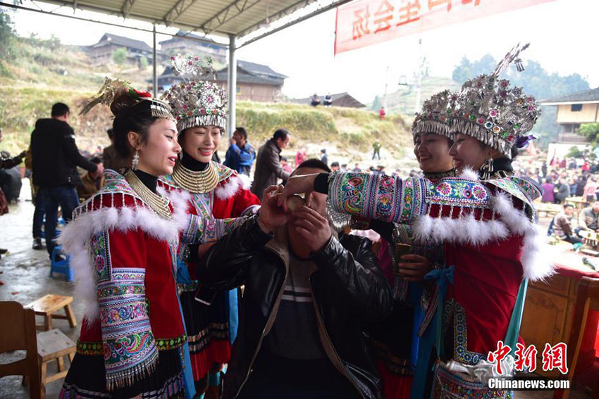 伝統(tǒng)の苗年を祝福する「百家宴」 広西壯族自治區(qū)
