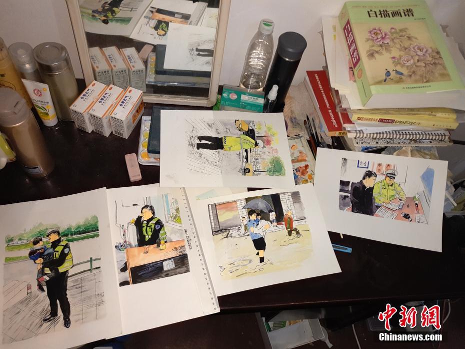 長沙の交通警察官、勤務(wù)の様子を手描きのイラストで記録