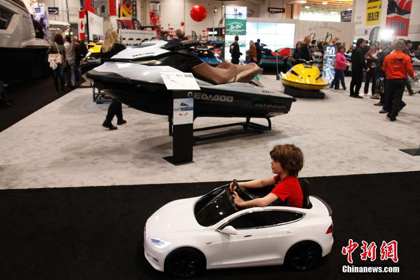 一番の目玉は豪華クルーザー　カナダ?トロント國際ボート展示會開催中