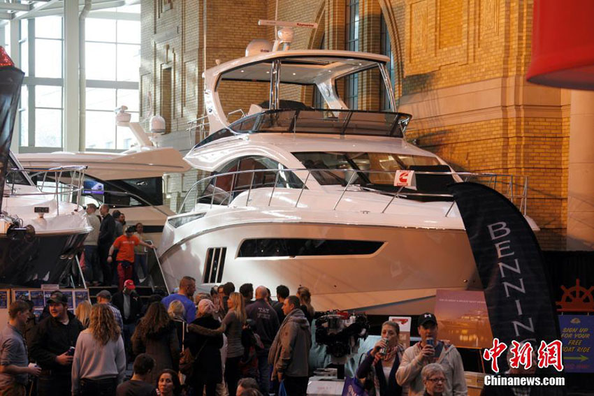 一番の目玉は豪華クルーザー　カナダ?トロント國(guó)際ボート展示會(huì)開催中