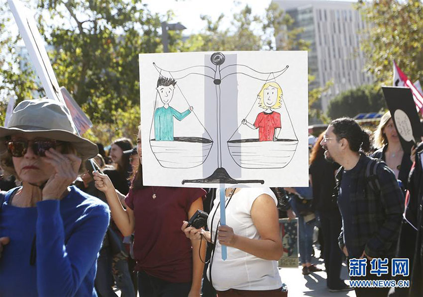 米國(guó)各地で大規(guī)?？棺hデモ「女性たちの行進(jìn)」