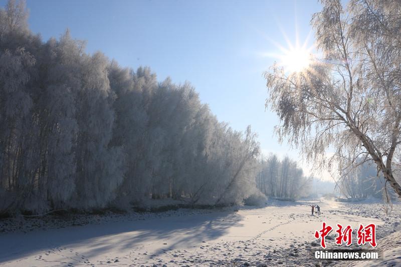 一面の銀世界！樹(shù)氷で有名な新疆の沖乎爾鎮(zhèn)