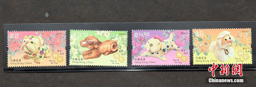香港郵政総局が犬モチーフの工蕓品をデザインした戌年記念切手発行