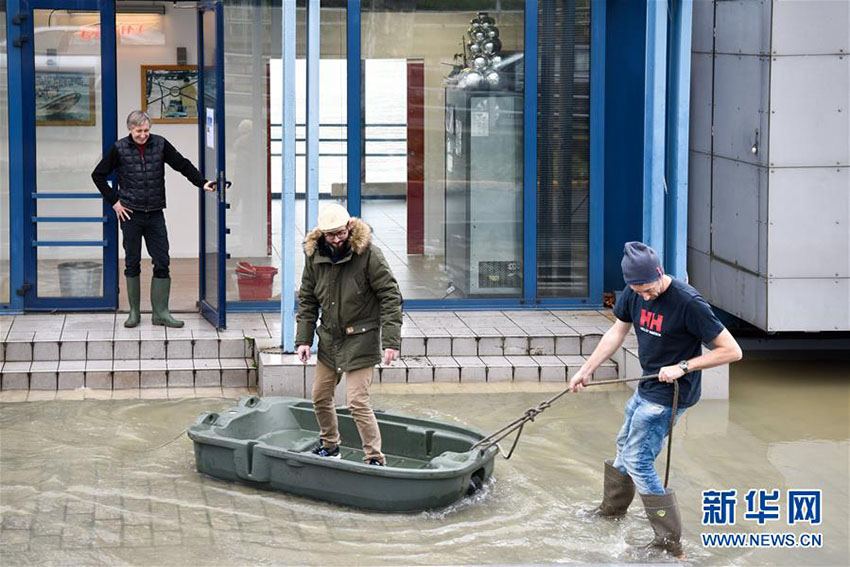 フランス気象局、洪水オレンジ警報(bào)を発令