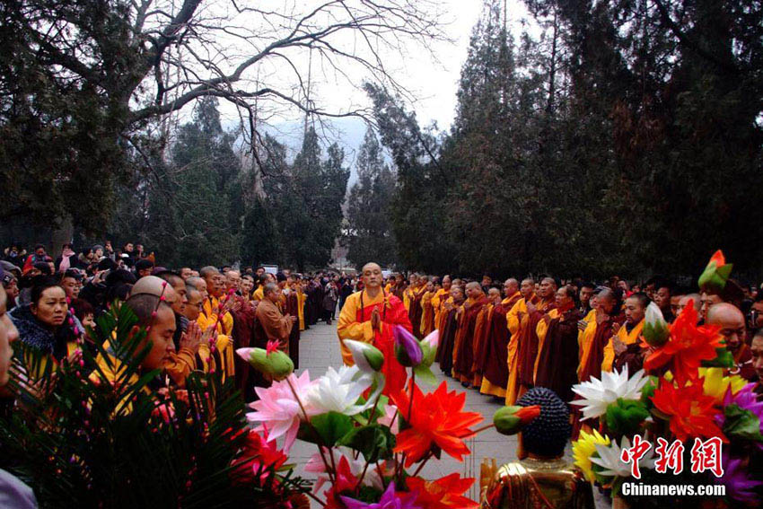 河南省少林寺で「臘八節(jié)」の法會(huì)、人々に臘八粥を無料配布