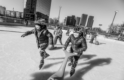 北京通州初の設置?撤去可能な「ジョイント式」スケートリンクが無料開放