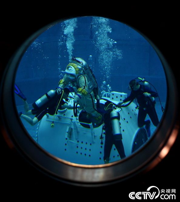 中國(guó)人宇宙飛行士が経験するスパルタ訓(xùn)練の秘密に迫る