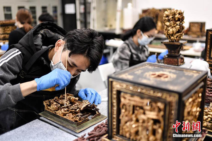 「輝きをもう一度」文化財(cái)修復(fù)作業(yè)に參加する95後の學(xué)生たち