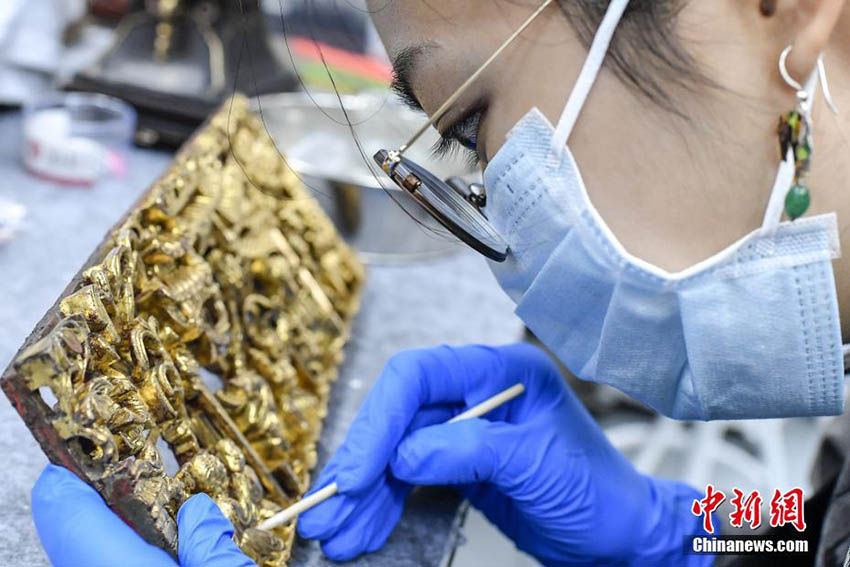 「輝きをもう一度」文化財修復作業(yè)に參加する95後の學生たち