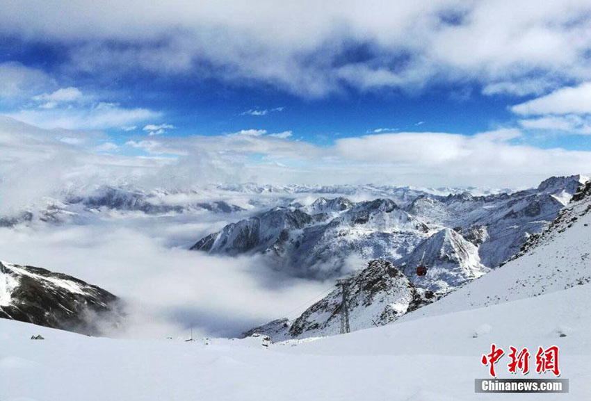 達古氷山の頂上に雲(yún)海の景色が再び出現(xiàn)　四川省