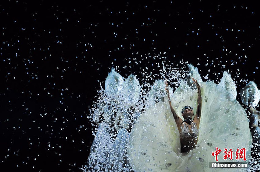 楊麗萍主演の舞臺(tái)劇「孔雀の冬」が天津大劇院にて公演