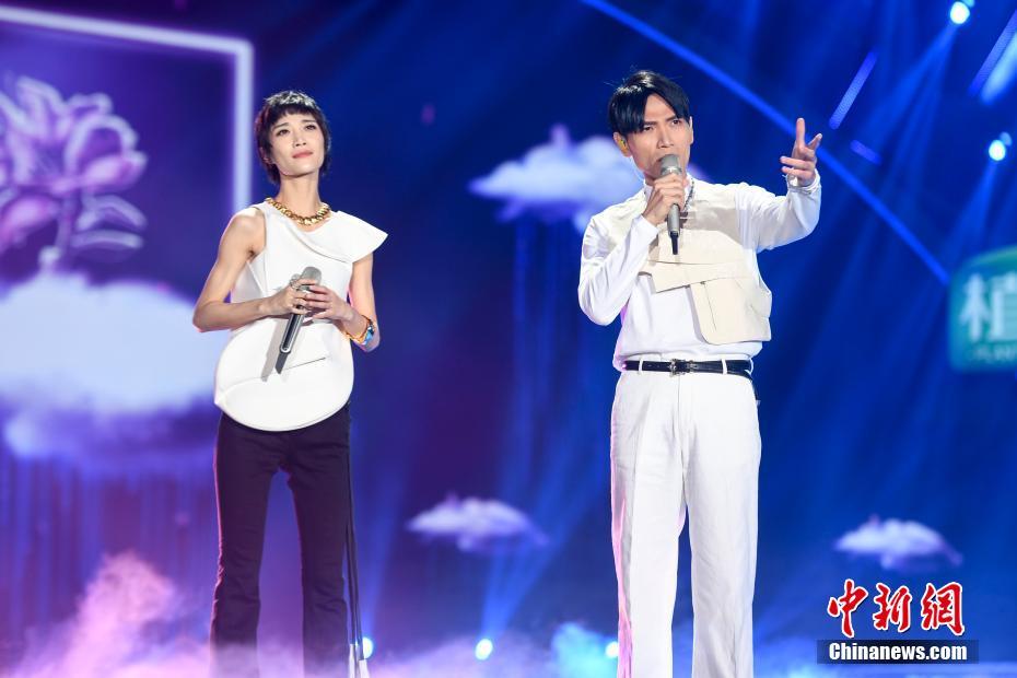 2018年世界華僑華人春節(jié)聯(lián)歓晩會(huì)に豪華キャスト続々登場(chǎng)