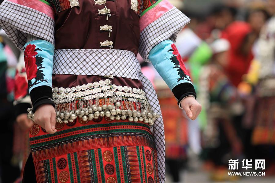 貴州省、ミャオ族の女性が伝統(tǒng)の踴りで立春祝う