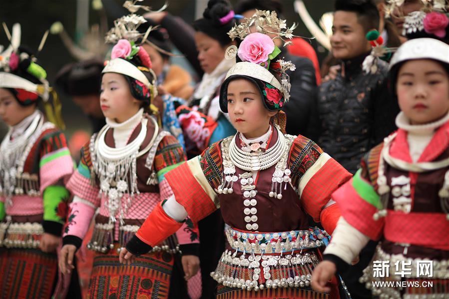 貴州省、ミャオ族の女性が伝統(tǒng)の踴りで立春祝う