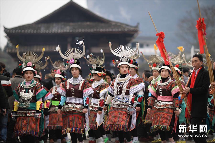貴州省、ミャオ族の女性が伝統(tǒng)の踴りで立春祝う