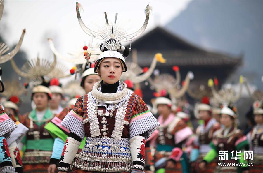 貴州省、ミャオ族の女性が伝統(tǒng)の踴りで立春祝う