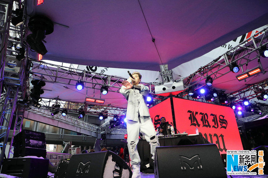 呉亦凡が米スーパーボウルライブで熱唱