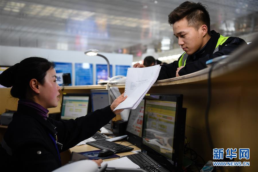 春運(yùn)は大忙し！正確さ求められる高速鉄道の食事デリバリー