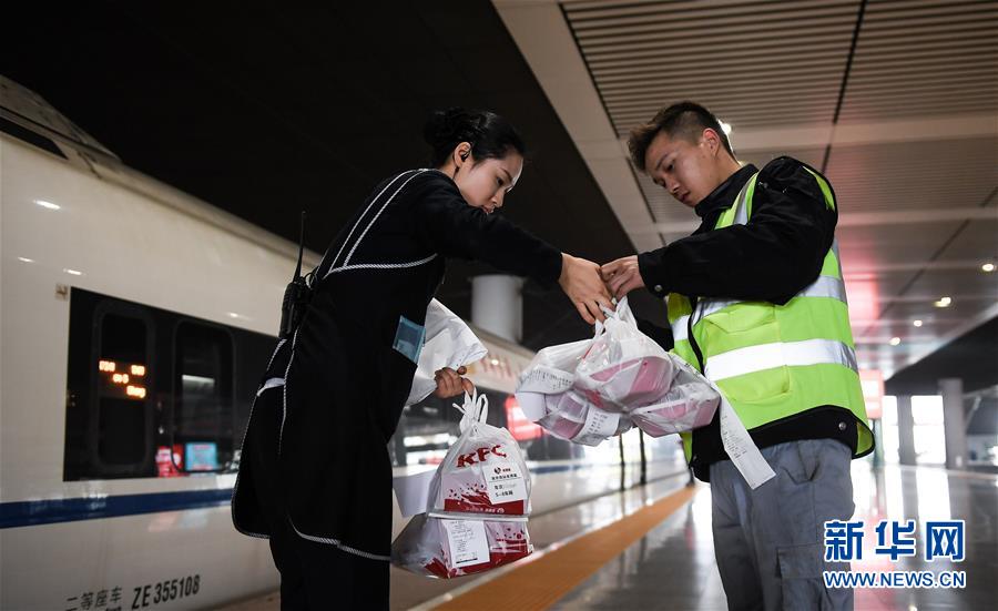 春運は大忙し！正確さ求められる高速鉄道の食事デリバリー