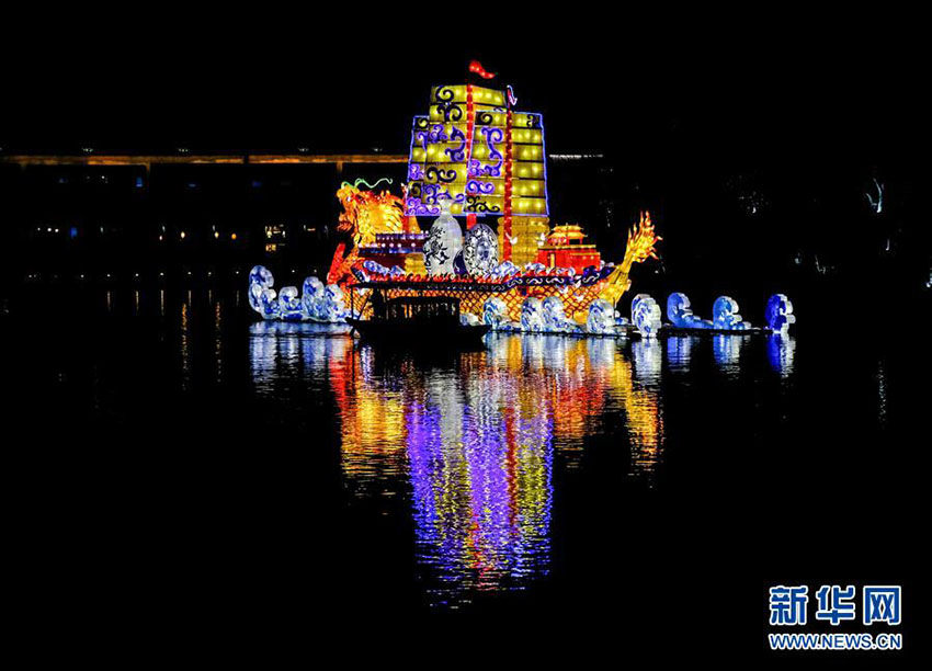 水上と陸に鮮やかに燈る新年の燈籠、烏鎮(zhèn)景勝地の「水燈會(huì)」　浙江省