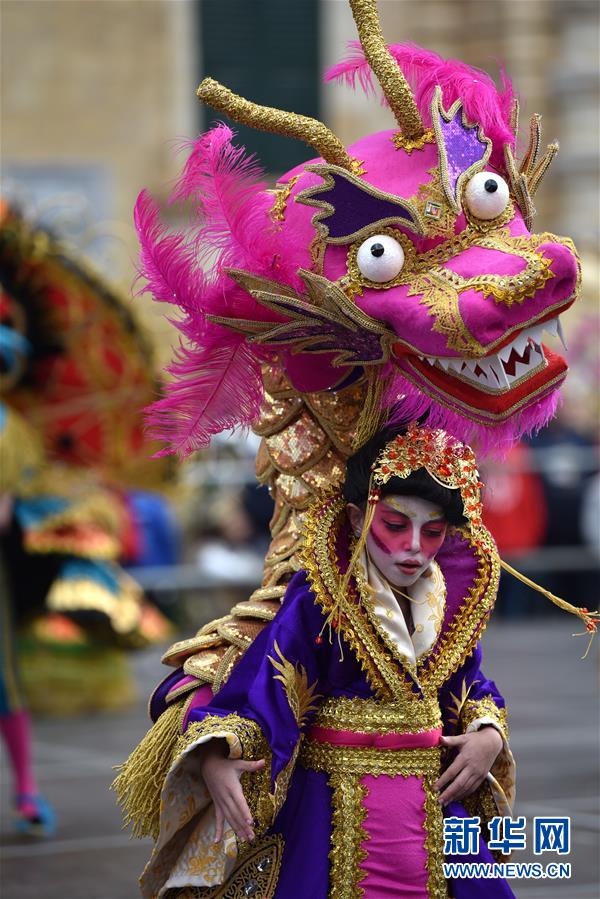マルタで伝統(tǒng)的な祭り「カーニバル」開催で大賑わい