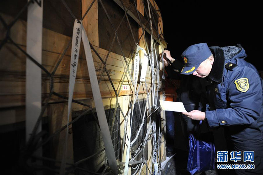 オランダから生きたトナカイを空輸　內蒙古のトナカイ文化の継続に