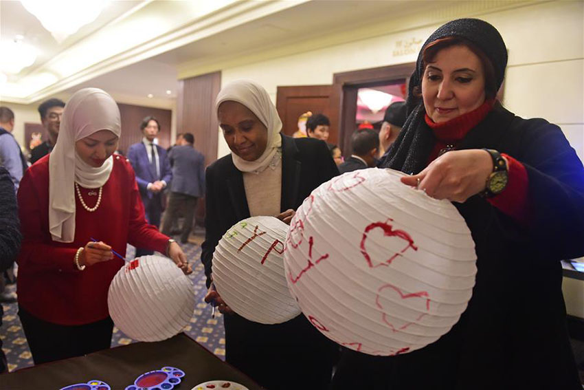 ナイル川の畔で中國(guó)の「年越し料理」を堪能