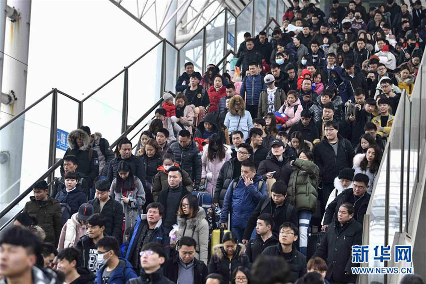 春節(jié)連休終盤　鉄道のUターンラッシュがピークに