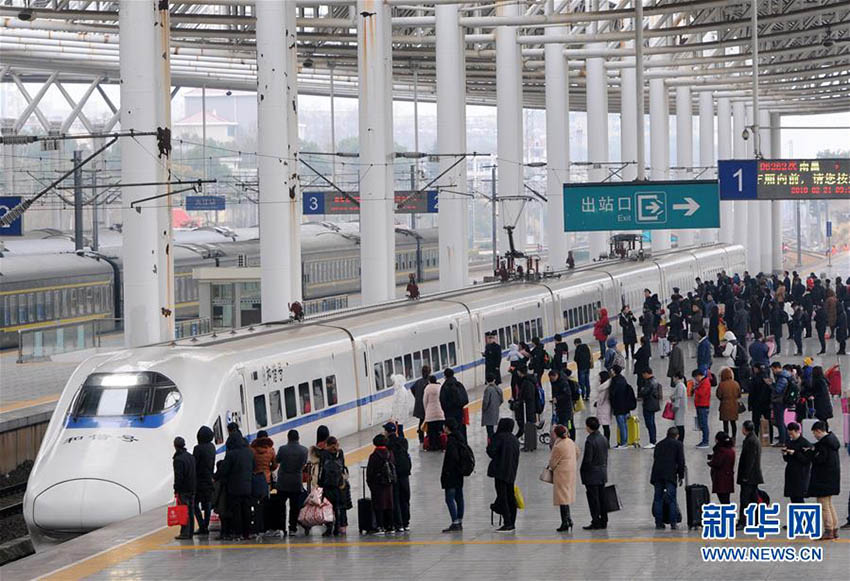 春節(jié)連休明け、中國各地でUターンラッシュピークに