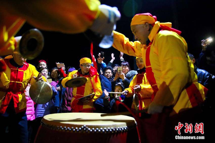 國家級無形文化遺産の安徽省大邵「洋蛇燈」を再現(xiàn)