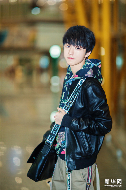 ミラノファッションウイークへと出発する中國の蕓能人たち