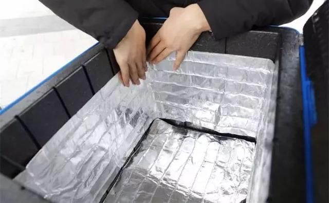 保溫リアボックスを「発明」したデリバリー配達(dá)員が話(huà)題