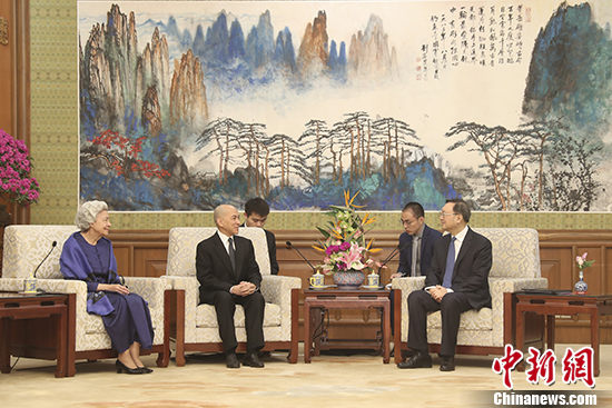 楊潔篪國務(wù)委員がカンボジアのシハモニ國王らと會(huì)見