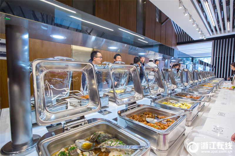 浙江大學(xué)の食堂がリニューアルでおしゃれでスマートに