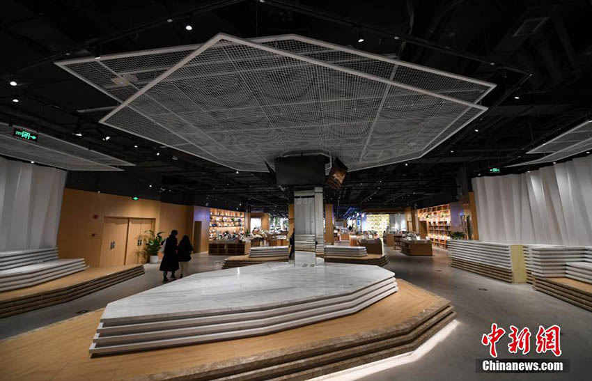 杭州市にオシャレな書店オープン　獨創(chuàng)的なデザインの內(nèi)裝が特徴