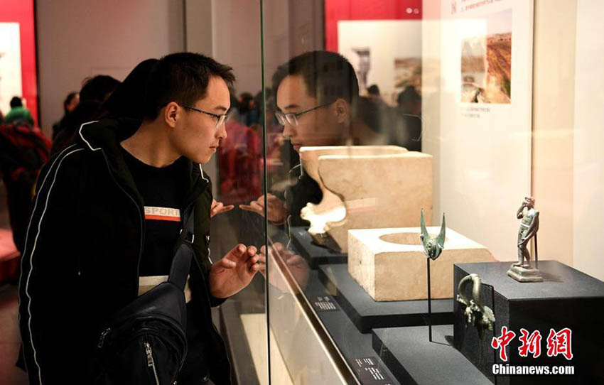 成都博物館でアフガニスタンの文化財(cái)を展示　來(lái)館者多數(shù)